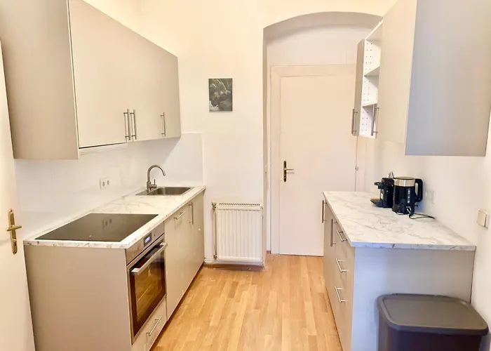 4 Bedroom Stylish With Shared Backyard * فيينا