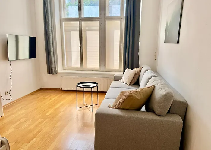 4 Bedroom Stylish With Shared Backyard * فيينا