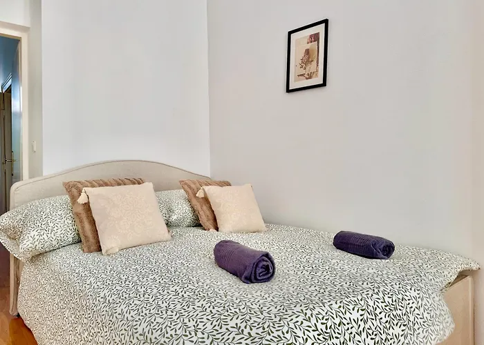 شقة 4 Bedroom Stylish With Shared Backyard
