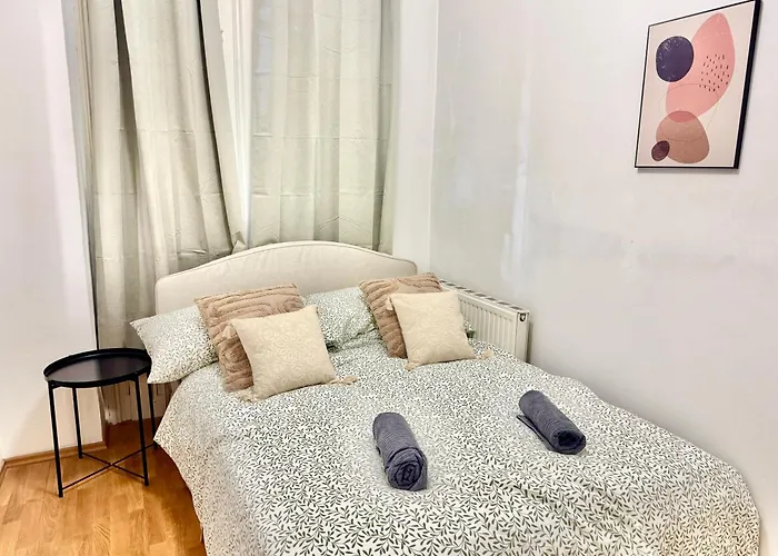 شقة 4 Bedroom Stylish With Shared Backyard فيينا