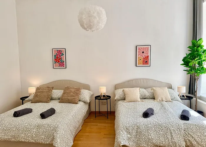 شقة 4 Bedroom Stylish With Shared Backyard فيينا