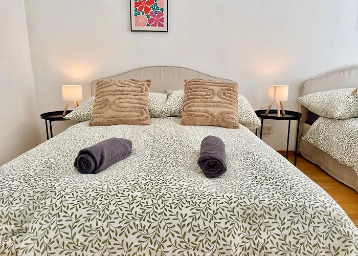 شقة 4 Bedroom Stylish With Shared Backyard فيينا
